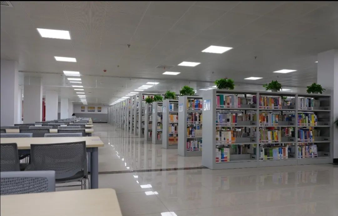 蚌埠工商学院图书馆图片