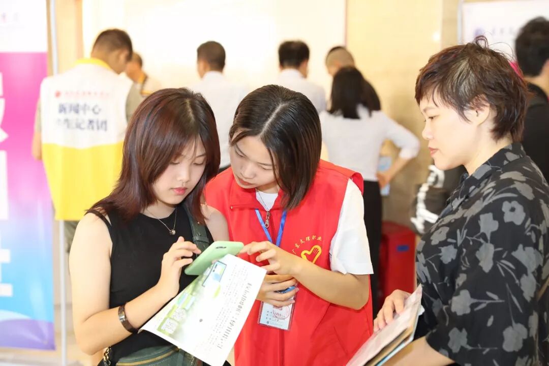 㶫ְҵѧԺϲӭ2019ӭֱֳ