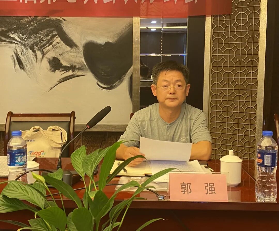 成章作工作报告△副会长,住宅委员会主任李红平作工作报告△副会长华