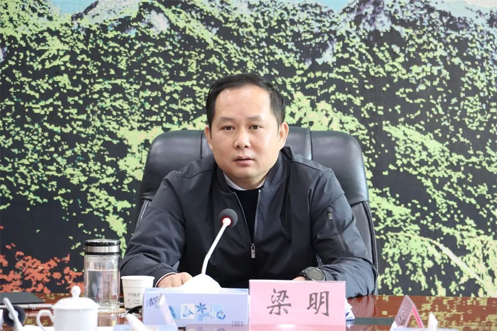 县委副书记,政法委书记,县治水工作领导小组常务副组长方才健出席会议