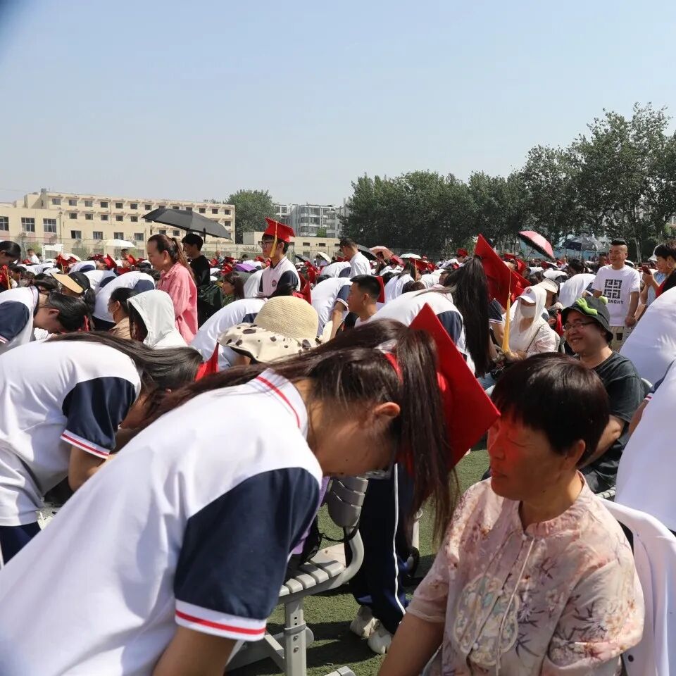 十八而立 青春有志 廊坊八中隆重举行第十五届成人礼仪式