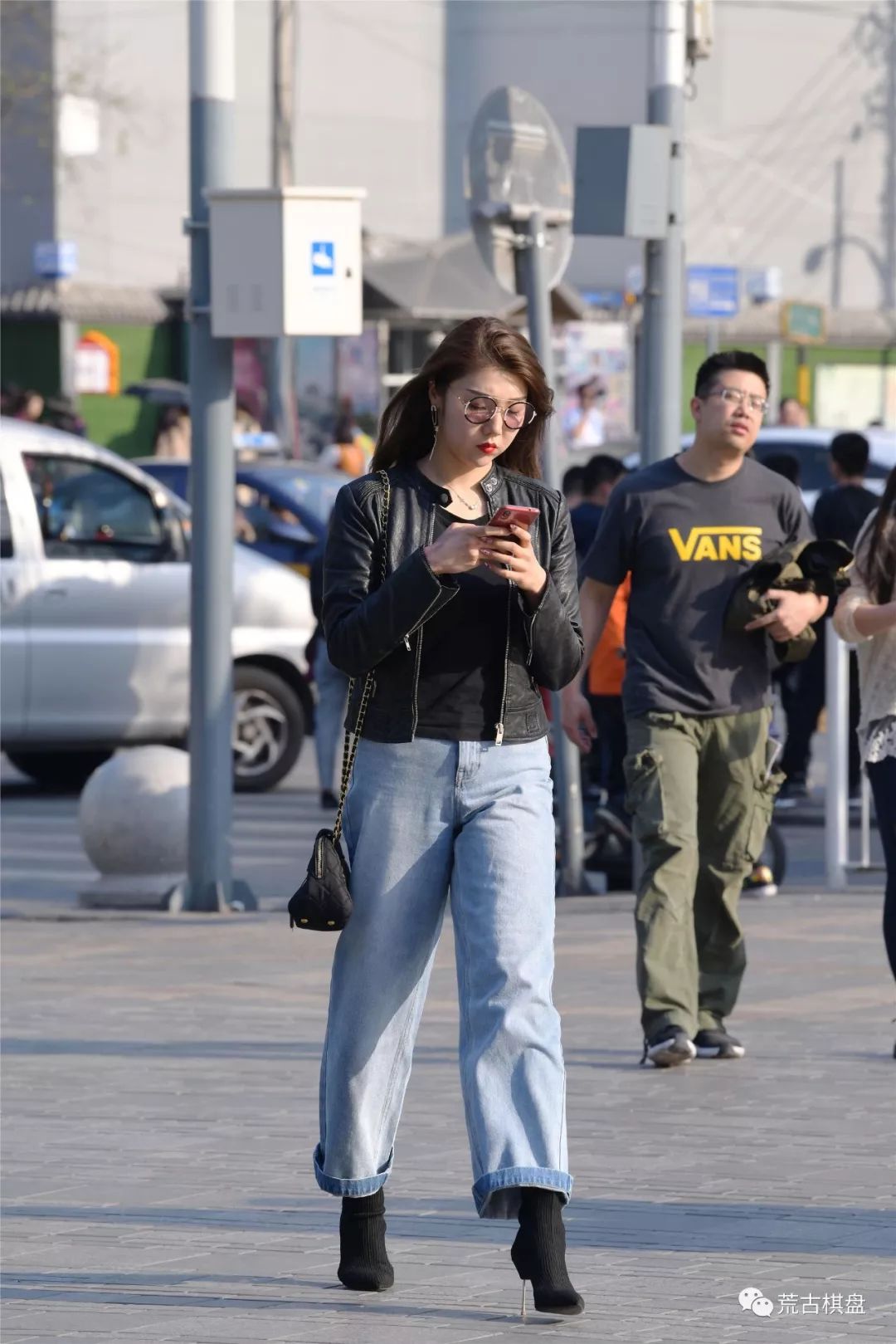 尖头细跟超簿短肉丝高跟_尖头细跟高跟短靴_穿尖头细跟高跟靴的老妇女图