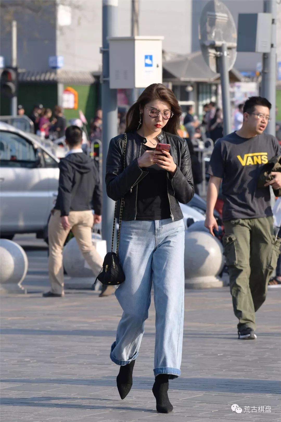 尖头细跟超簿短肉丝高跟_穿尖头细跟高跟靴的老妇女图_尖头细跟高跟短靴