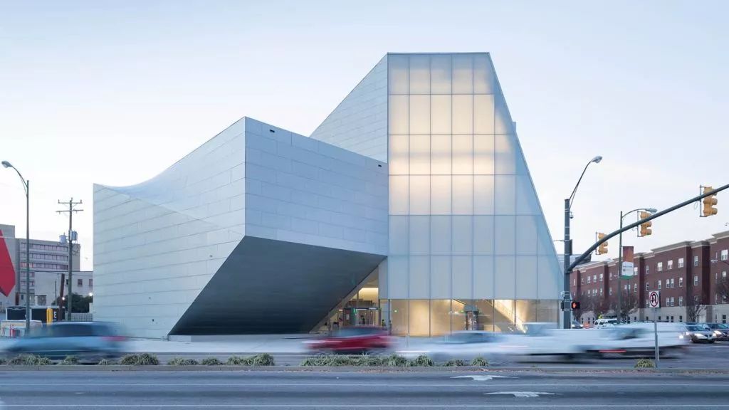 史蒂芬霍尔新作 | 垂直玻璃管外墙、切片屋顶，耗资32亿的美术馆是什么样的