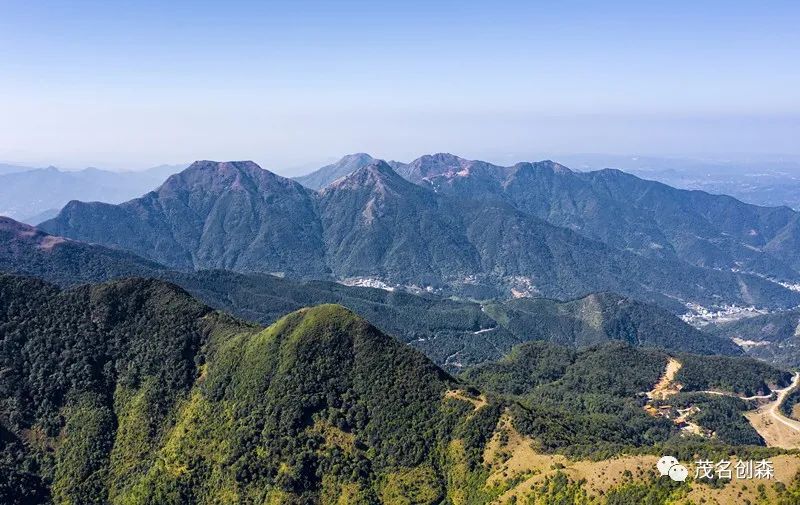 層巒疊翠的意思_層巒疊翠的什么_意思疊翠層巒的詩(shī)句