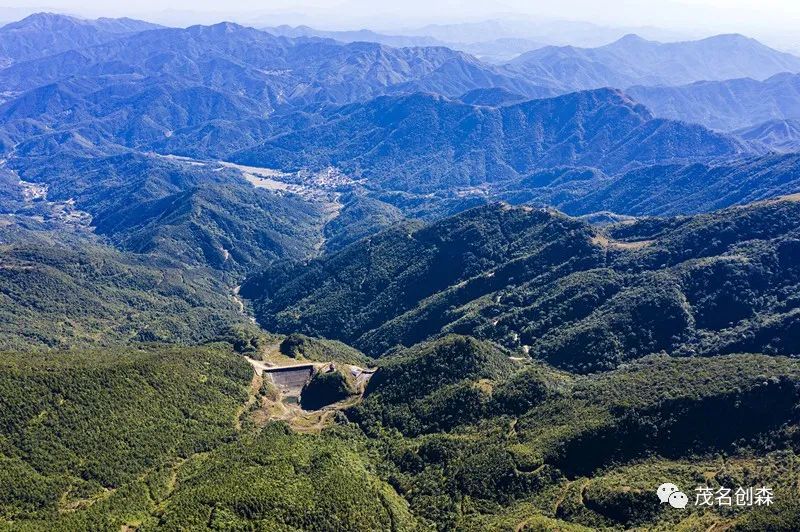 層巒疊翠的意思_意思疊翠層巒的詩(shī)句_層巒疊翠的什么