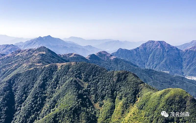 層巒疊翠的什么_層巒疊翠的意思_意思疊翠層巒的詩(shī)句