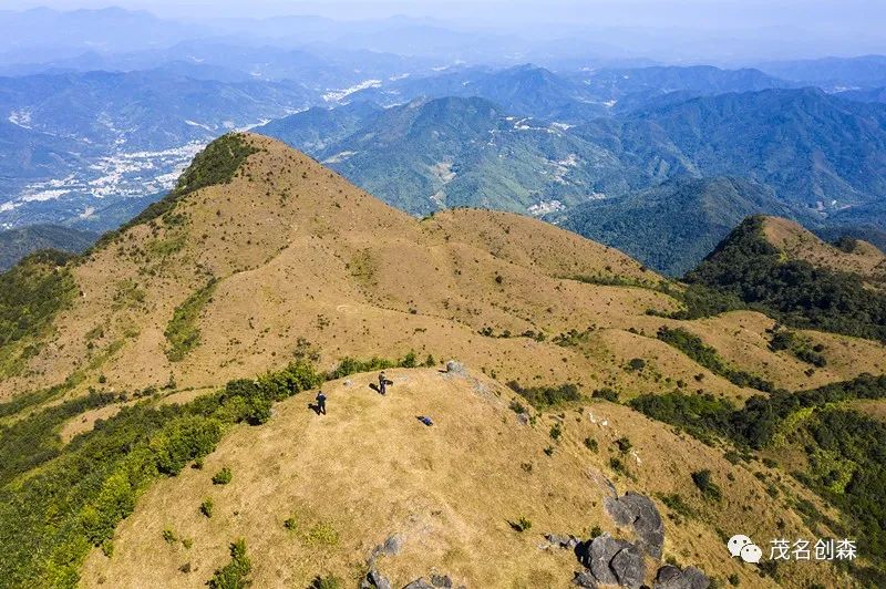 層巒疊翠的什么_層巒疊翠的意思_意思疊翠層巒的詩(shī)句