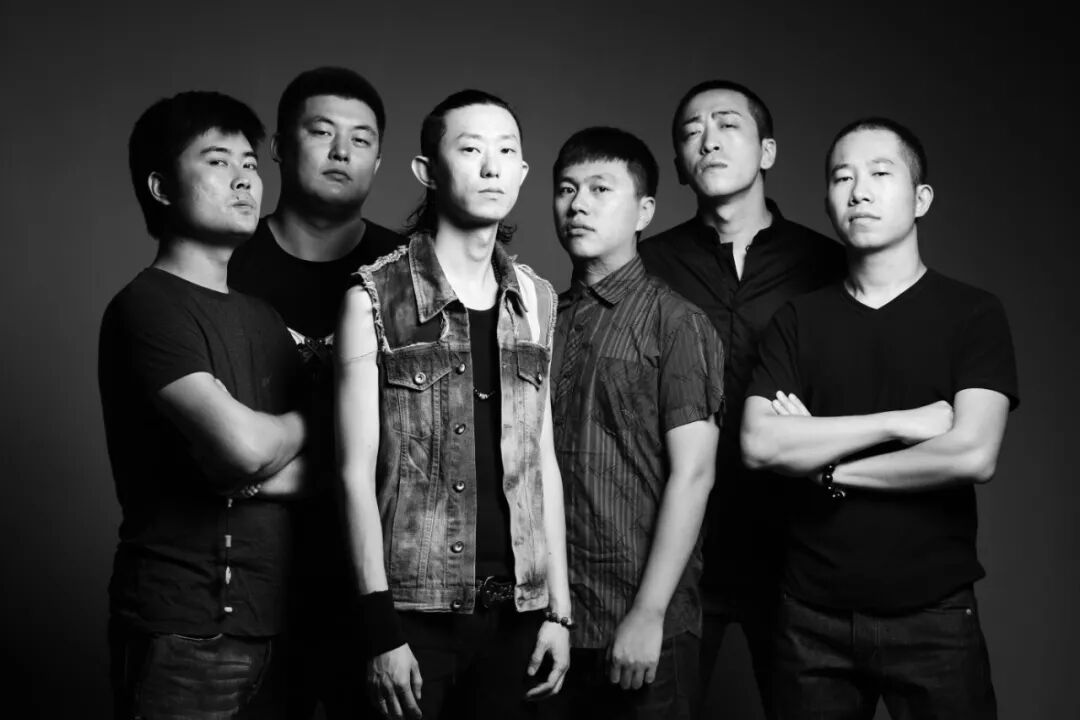 ▊丢火车丢火车乐队成立于2004年,源于丢火车乐队主唱球子儿时写的