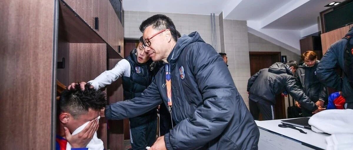 青岛黄海保级成功，主帅更衣室洒下热泪，明年齐鲁德比继续