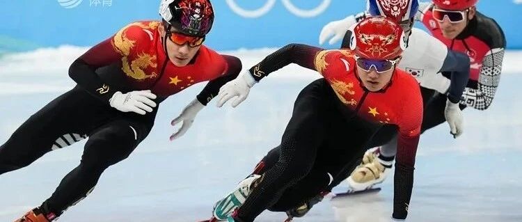 山东小将冬奥摘银创纪录，美女教练赛后激动落泪