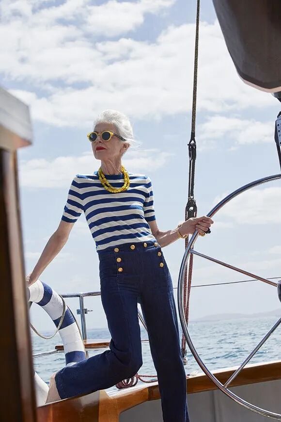 自香奈儿女士让海魂衫成为时尚的一部分,这件经典单品便一直是时尚界