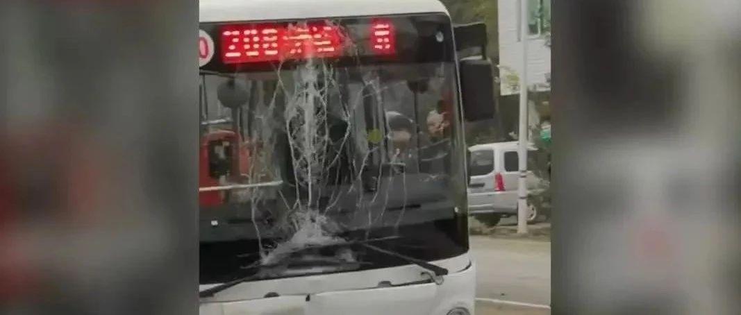 泪目！安庆一公交司机突发脑溢血 死踩刹车拯救一车人