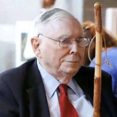 芒格最新采访：美联储疯狂印钱是在玩火，美股市场正上演疯狂一幕