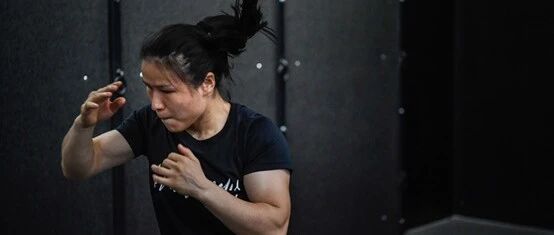 男人家暴，反被老婆打进医院，视频曝光获150万网友点赞：这才叫零容忍!