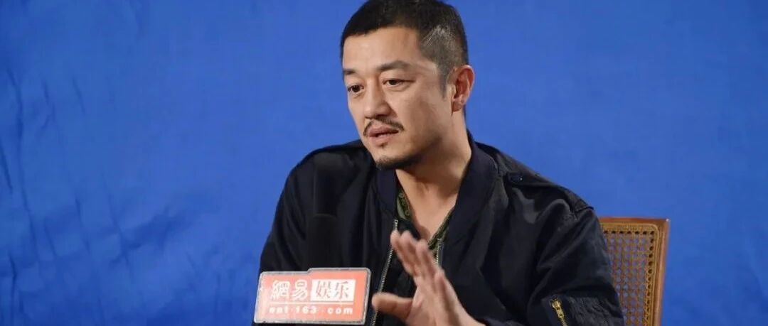 49岁李亚鹏亲吻女儿大腿遭怒批，网友：王菲，你不管吗？