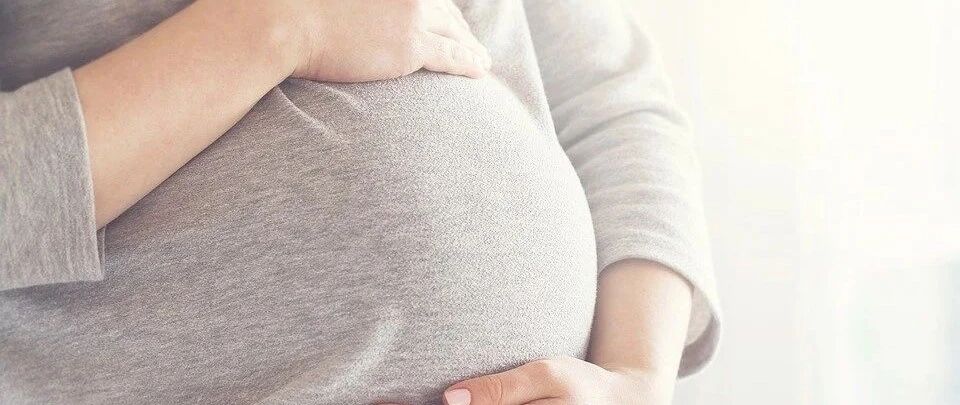 男友突然被警察带走后，女子发现自己怀孕了！知道真相后更加崩溃…