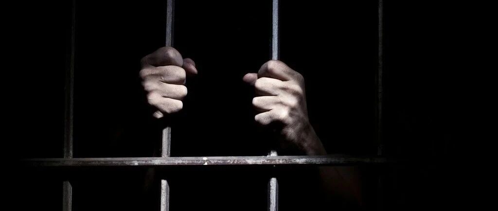 高三男生怒杀两名女同学：你再正确，总有人讨厌你