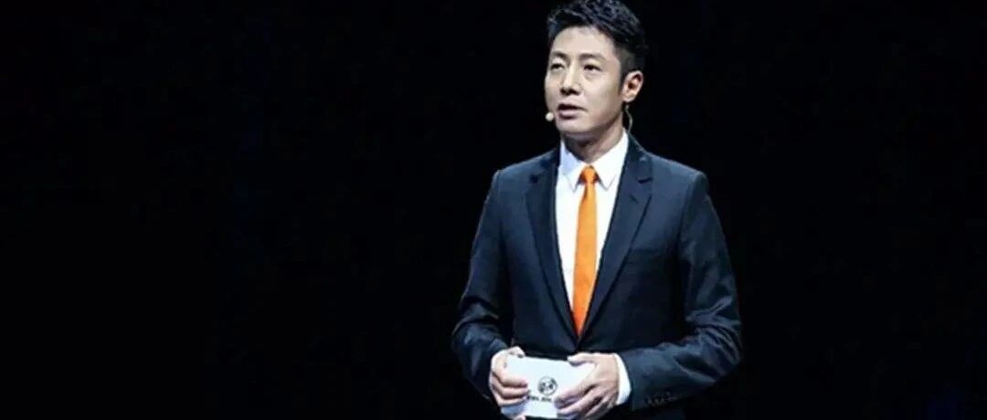 「北大还行」的撒贝宁，终于不笑了