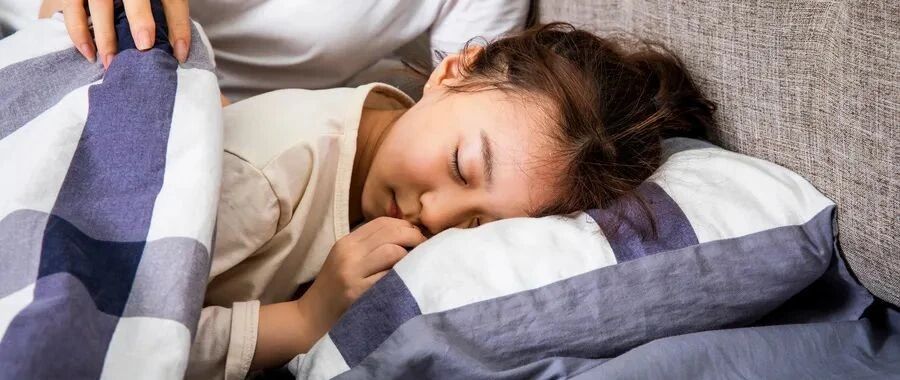 5岁男童睡梦中去世，原因曝光！睡前别做这3件事，孩子会变笨、还有生命危险...