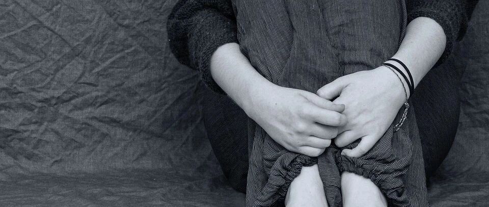 失手甩了婆婆一巴掌后，老公威胁我：要么净身出户，要么报警…怎么办？