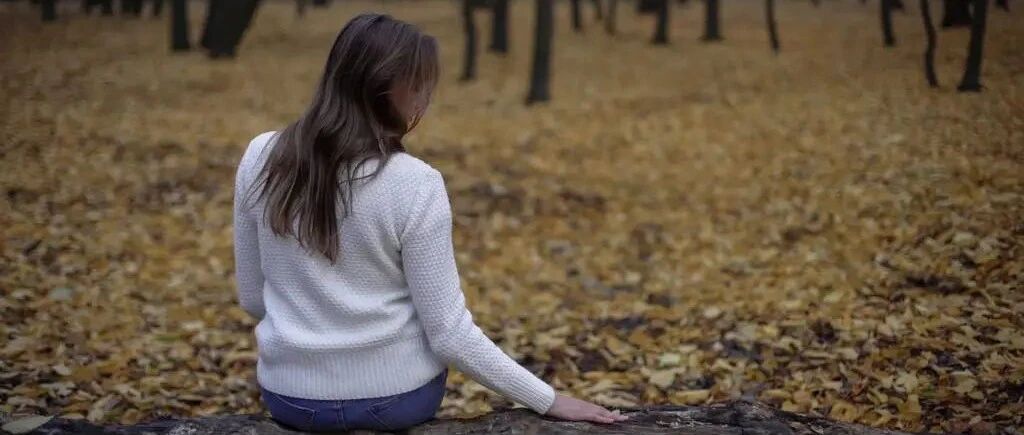 我拒绝带年幼孩子参加奶奶葬礼，最疼我的父亲居然骂我…