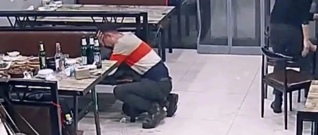 请客被儿子偷买了单，爸爸知道后跪地痛哭：监控下的一幕幕，刺痛亿万父母心