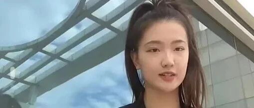 董明珠22岁女助理“一夜爆火”：真正厉害的女人是什么样子？