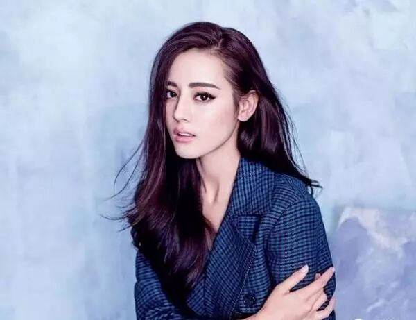 10 个萌炸天的万年不 NG 拍照姿势!