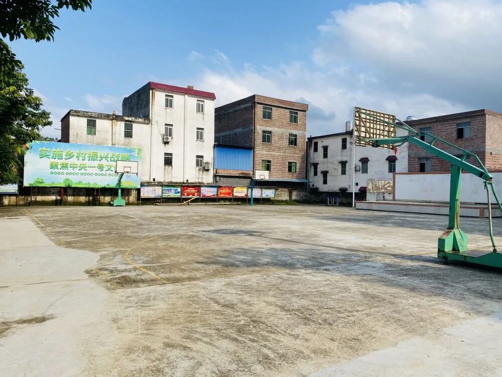 文体广场健身器材汶朗镇在开展精神文明建设工作中,坚持以建设