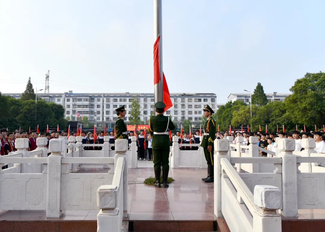 扬帆新起点 奋进正当时——淮阳一高举行新学期开学典礼暨主题升旗仪式