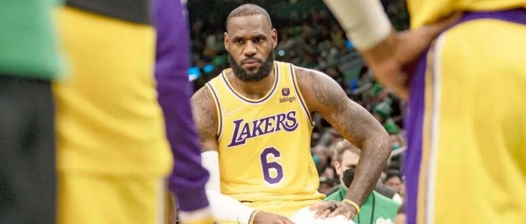 湖人终极赢球秘诀：詹姆斯打中锋？