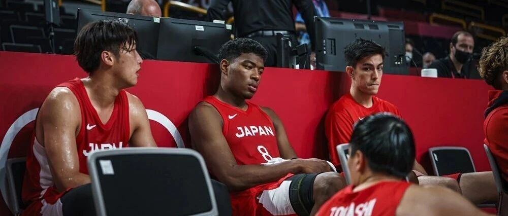 被斯科拉打哭！日本队三战全败垫底出局