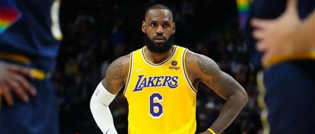 拒绝赛后采访，詹姆斯是真输急了！