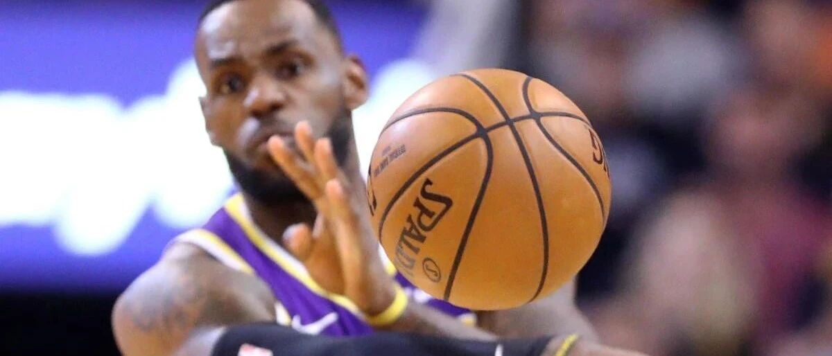 詹姆斯最后时刻该不该传球？