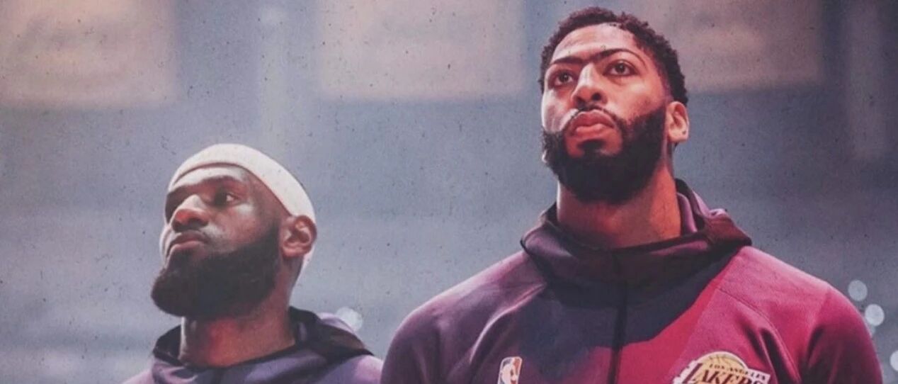 湖人上次季后赛赢球，詹皇0冠，浓眉还是学生