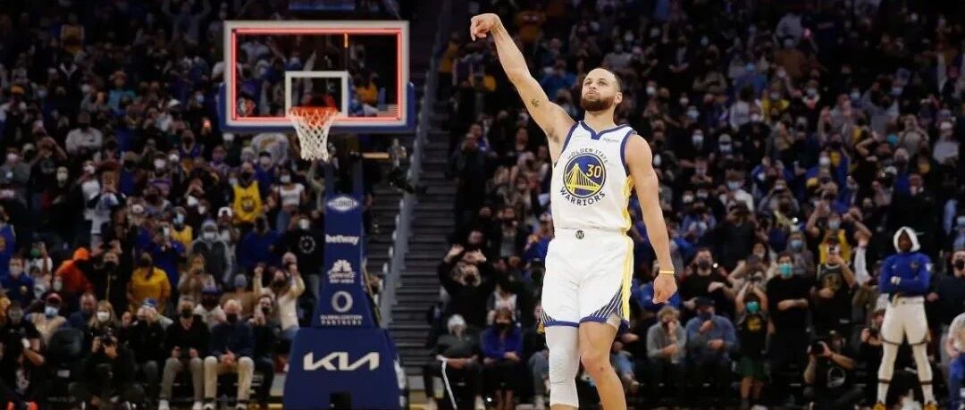 库里，狠狠地踹！踹死那把“椅子”！