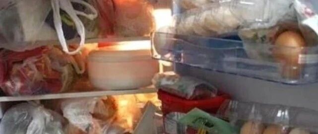 告诉你：冰箱里打死不能放的4种食物，拿出来就得扔掉，吃了损坏健康！