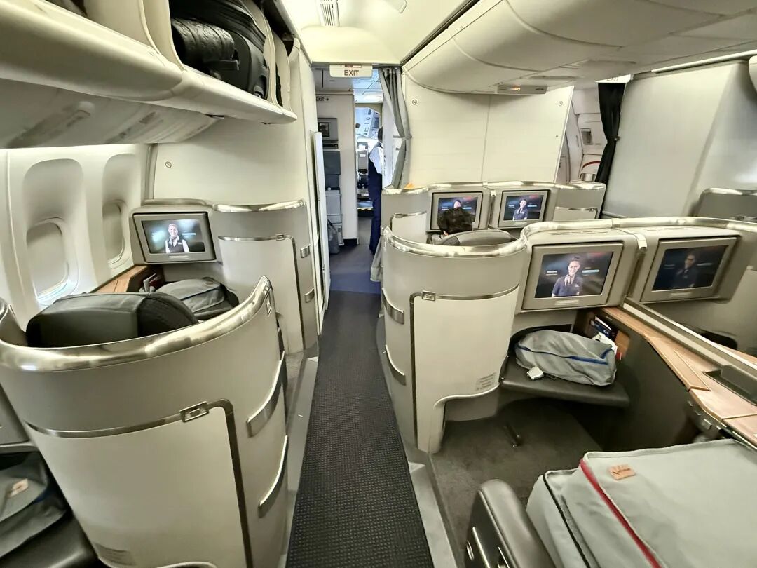 美国航空777真头等舱11月停售 110K里程末班车体验