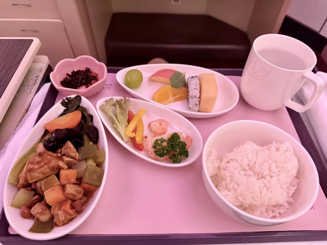 深圳飞上海吉祥航空B787-9商务舱体验 Bulkhead座位脚垫宽敞 1800元现金票