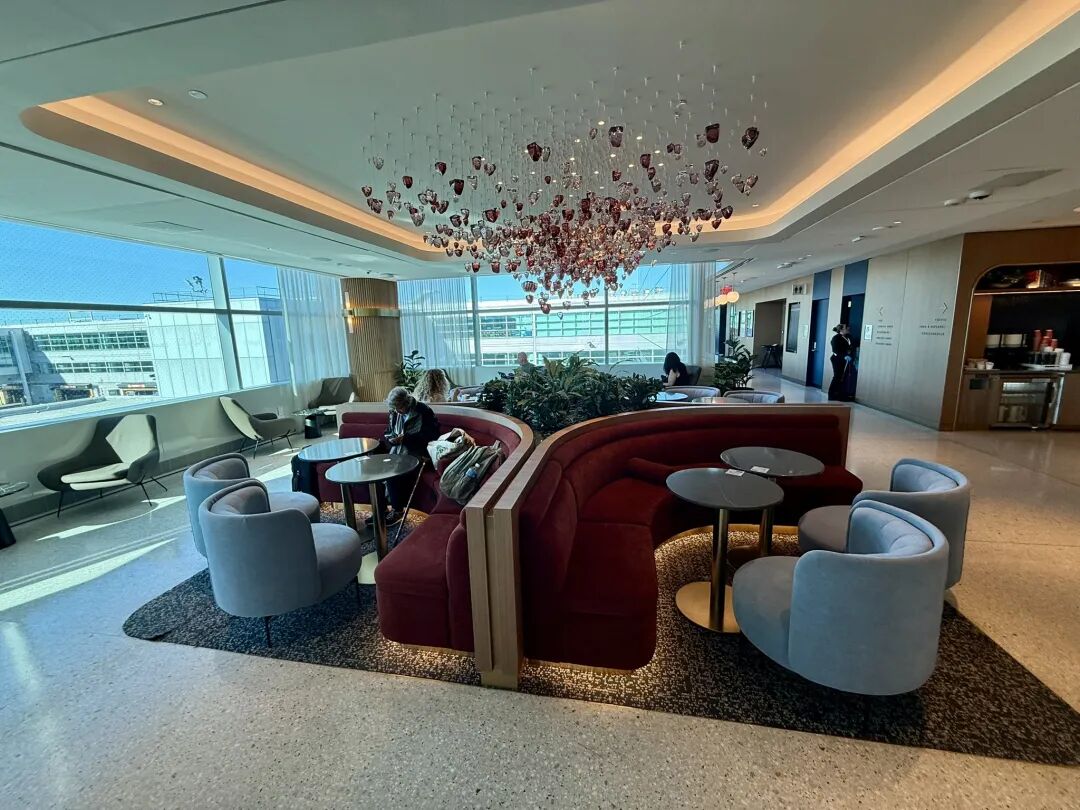 纽约机场休息室体验：Capital One两家旗舰馆探秘与Venture X权益