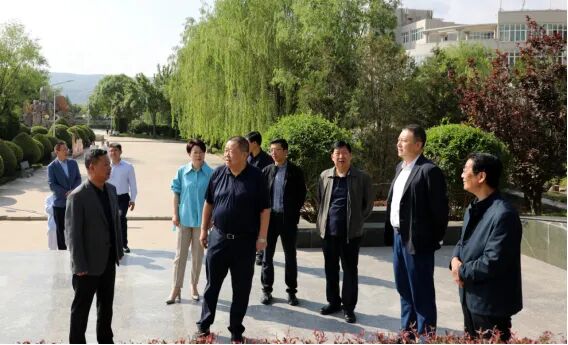 省教育厅副厅长白江平,市委常委,市政府副市长陈建荣等陪同调研.