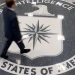 美国2大情报局撕破脸，FBI曝CIA重罪，涉案多人已“意外”死亡