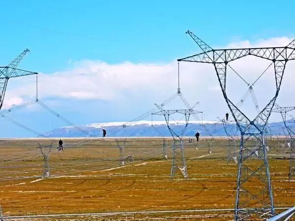 如何判断电力铁塔的电压？的图6