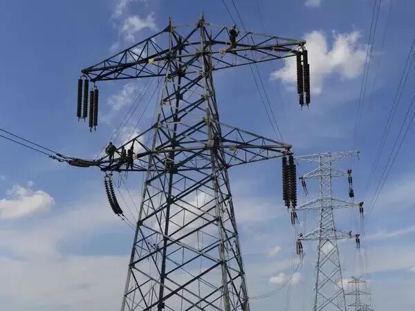 如何判断电力铁塔的电压？的图15