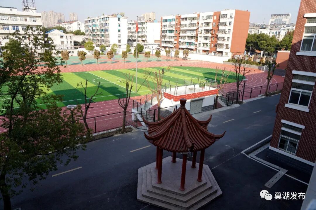 巢湖市第三中学,始建于1979年10月,学校前身为巢县朝阳学校,1981年