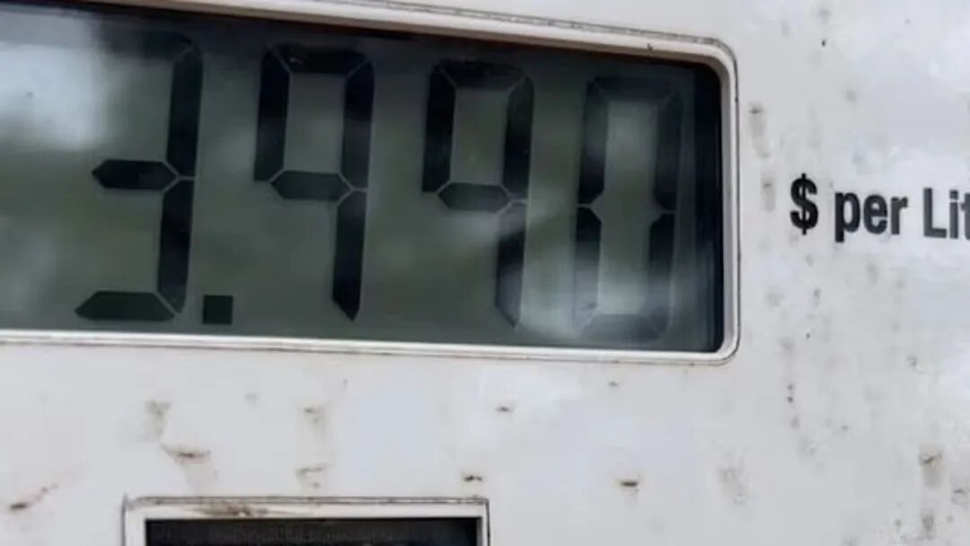 1升4澳元？中东战局致澳洲油价飙升，加油站被批“趁火打劫”（组图） - 1