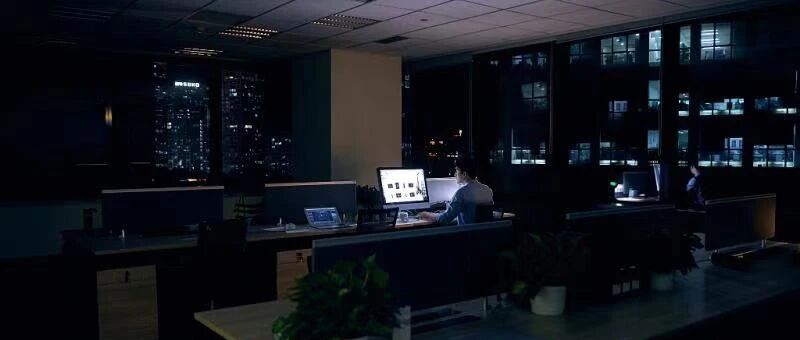 这届95后丨互联网大厂新人生存现状：毕业年薪20万 撑不了6个月