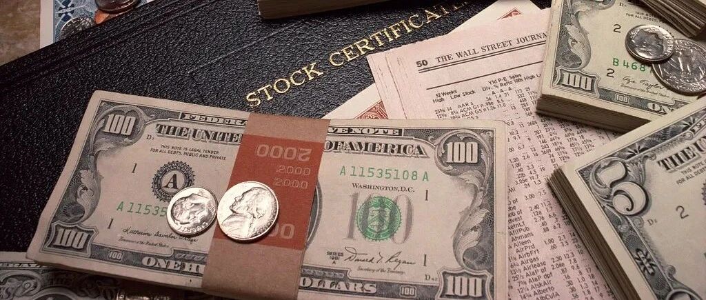 财经早报｜拜登讲话助攻美股大逆转，道指震荡近千点；黄金、原油冲高回落