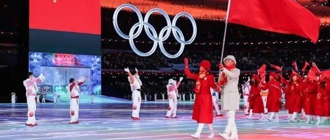 刷爆了！冬奥开幕式羽绒服火了，各国都穿什么牌子？